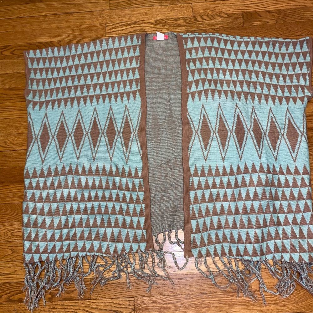 Poncho - Picture 3 of 3